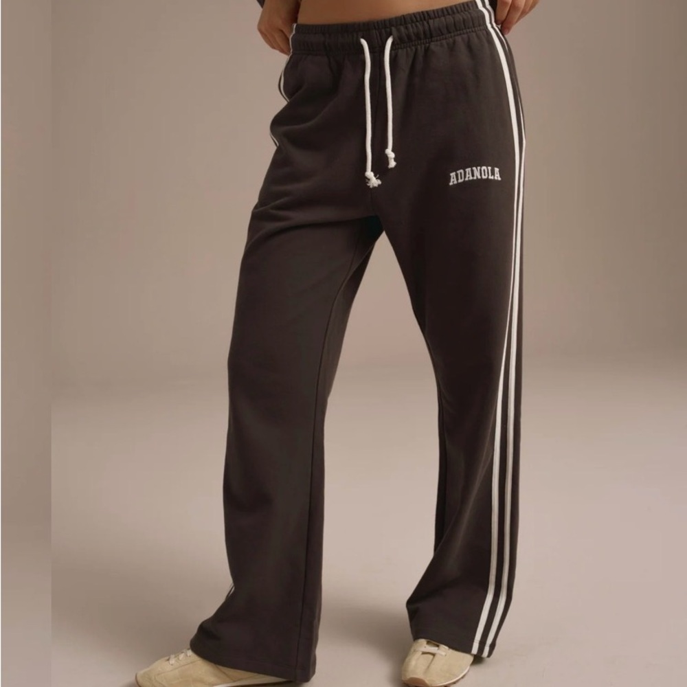 Adanola Varsity Loose Fit XS Tall Sweatpants in Coffee Bean